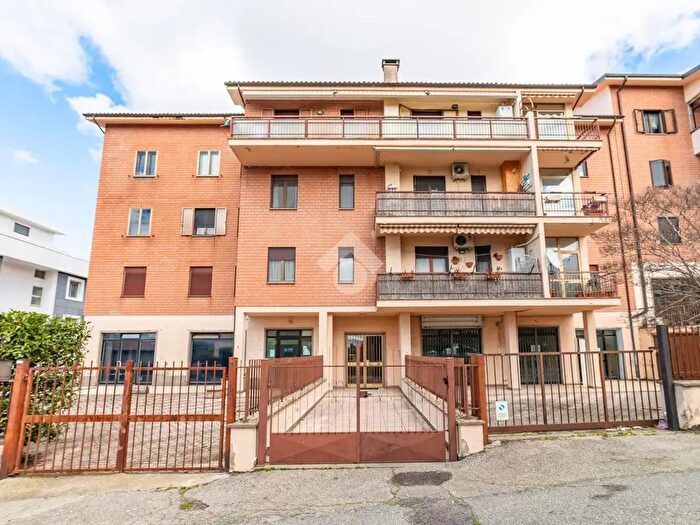 Appartamento quadrilocale in vendita in Via Gaetano Donizetti, Viterbo