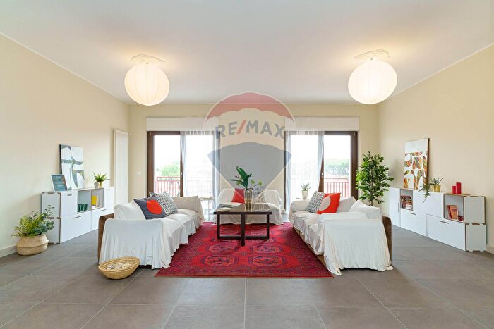 Appartamento con 11 locali in vendita in Via Scala Greca, Siracusa