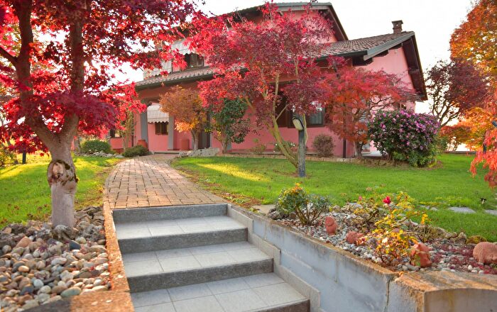 Casa con 7 locali in vendita in Via Nuova, Coniolo