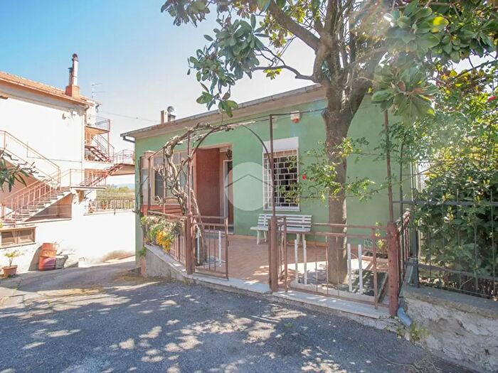 Appartamento quadrilocale in affitto in Vocabolo Madonna degli Angeli, Magliano Sabina