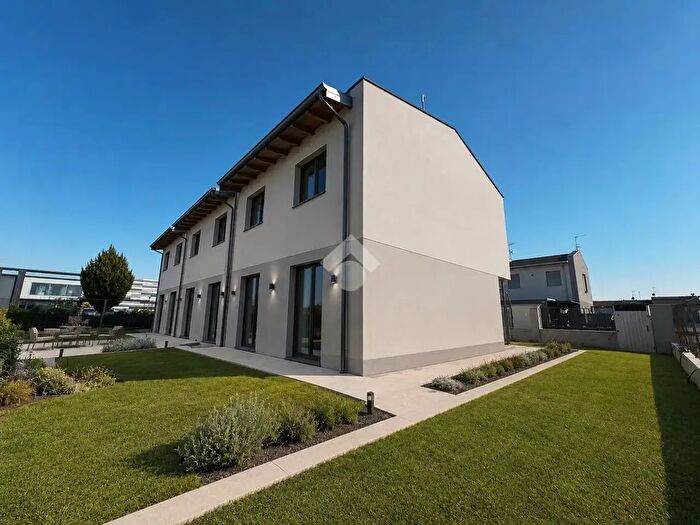 Appartamento quadrilocale in vendita in Via Giacomo Matteotti, Quinzano D'Oglio