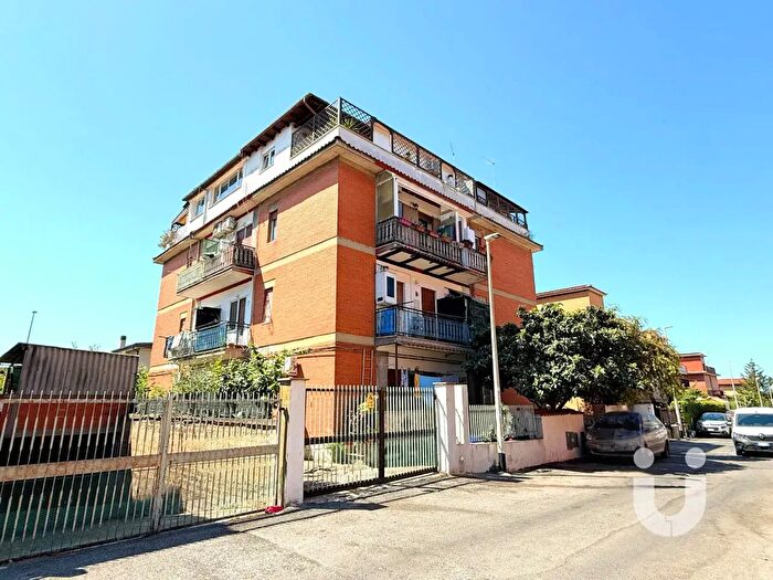 Appartamento bilocale in vendita in Via Silvestro Lega, Roma