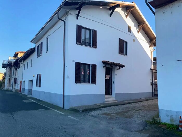 Casa con 7 locali in vendita in Alessandria
