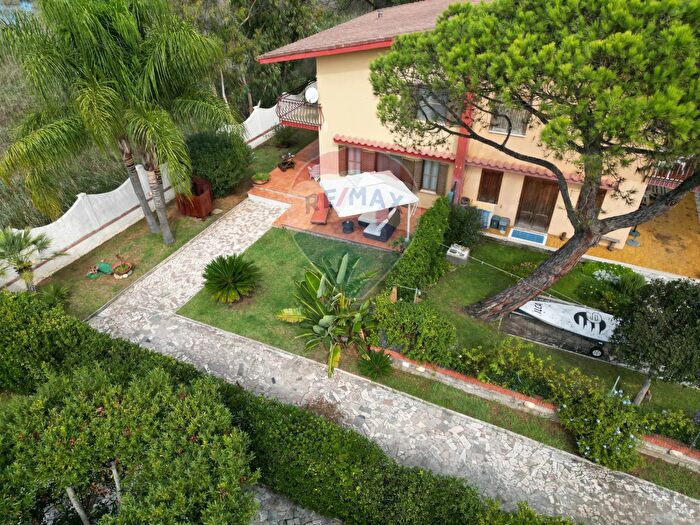 Casa quadrilocale in vendita in Fondi