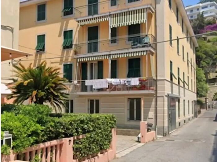 Appartamento trilocale in vendita in Varazze