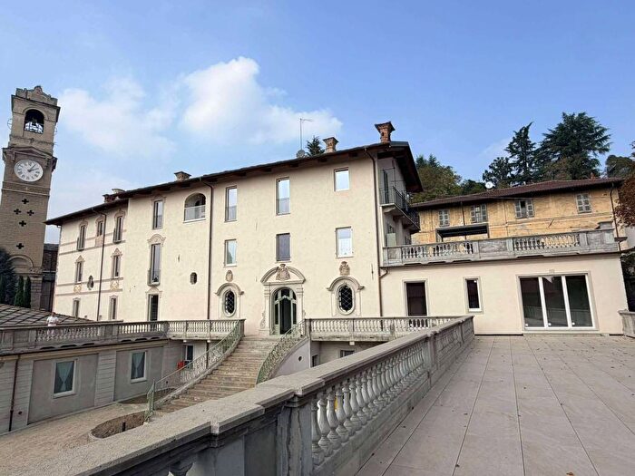 Appartamento trilocale in affitto in via Vittorio Emanuele II, Centro, Bricherasio