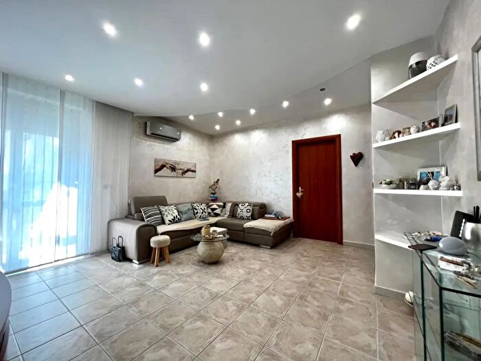 Appartamento trilocale in vendita in Via San Severo, Foggia