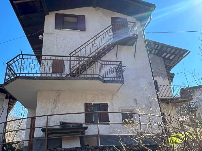 Casa bilocale in vendita in Borgata Tetrto Piglione, Roaschia
