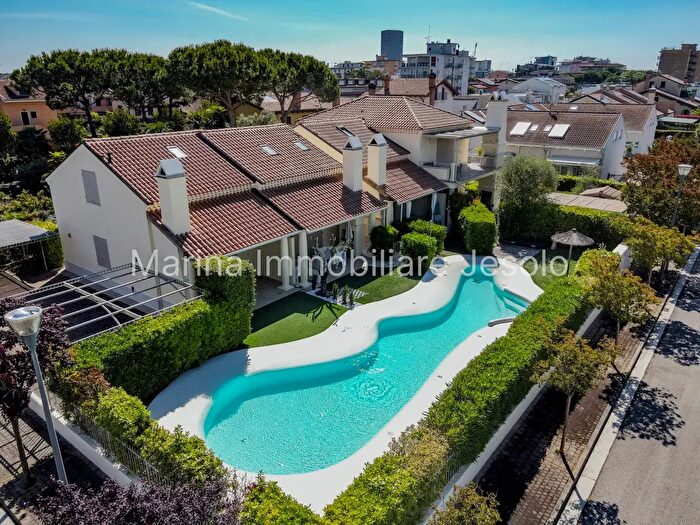 Appartamento trilocale in vendita in Via Arrigo Boito, Jesolo