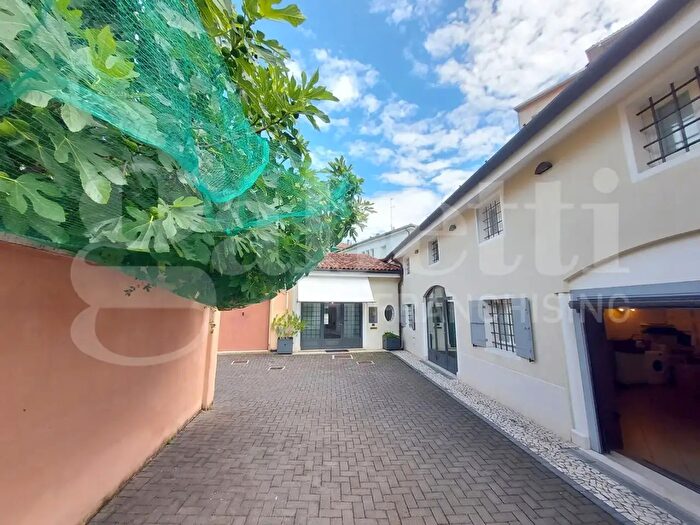 Casa con 7 locali in vendita in Piazza Santa Maria Maggiore, Treviso