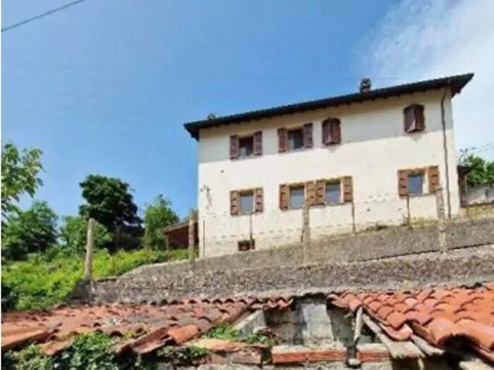 Casa in vendita in Via del Lago a, Ventasso