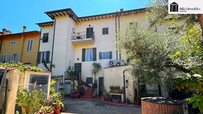 Casa con 7 locali in vendita in Santa Croce SullArno