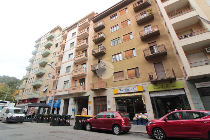 Appartamento trilocale in vendita in Via Montevideo, Torino