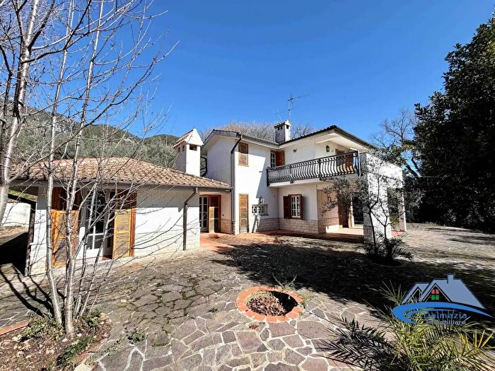 Appartamento con 12 locali in vendita in Strada di Piedimonte, Terni