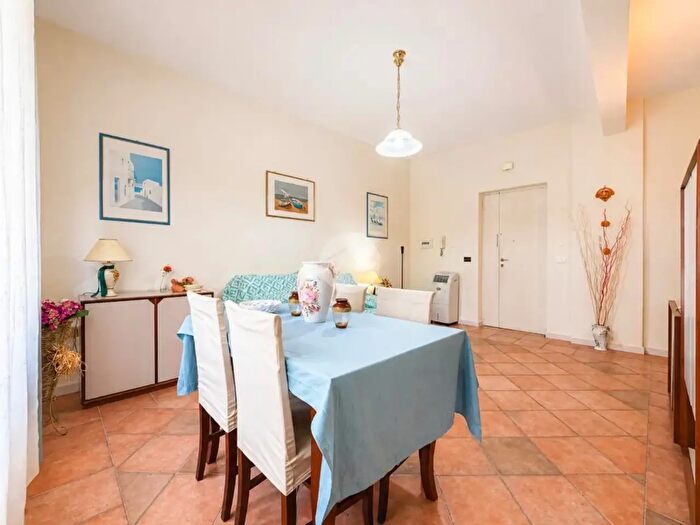 Appartamento trilocale in vendita in Via Asti, Gaeta