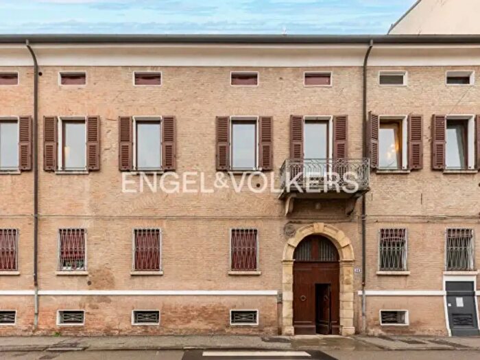 Appartamento con 5 locali in affitto in Via Montebello, Ferrara