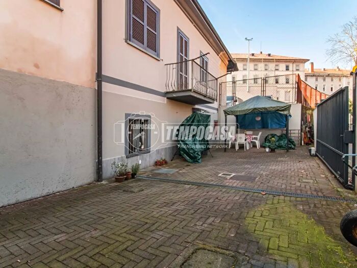 Appartamento trilocale in vendita in Piazza XXV Aprile, Gorla Minore