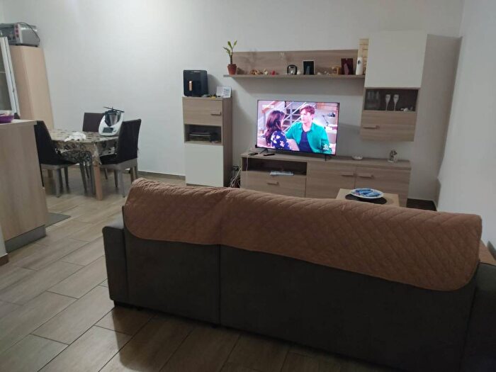 Appartamento trilocale in affitto in Viale Aprile, Davoli