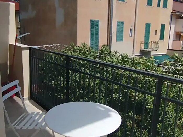 Appartamento trilocale in affitto in Viale Carducci, Viareggio