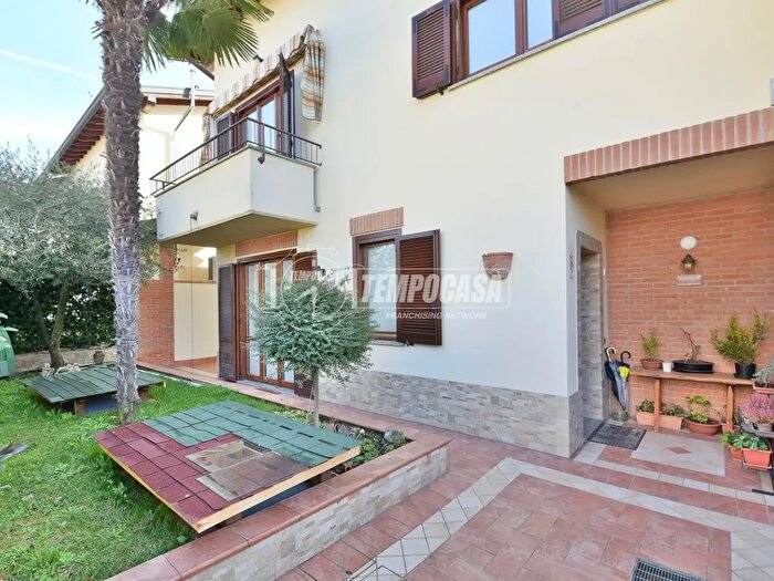 Appartamento quadrilocale in vendita in Via Leonardo da Vinci, Cantu