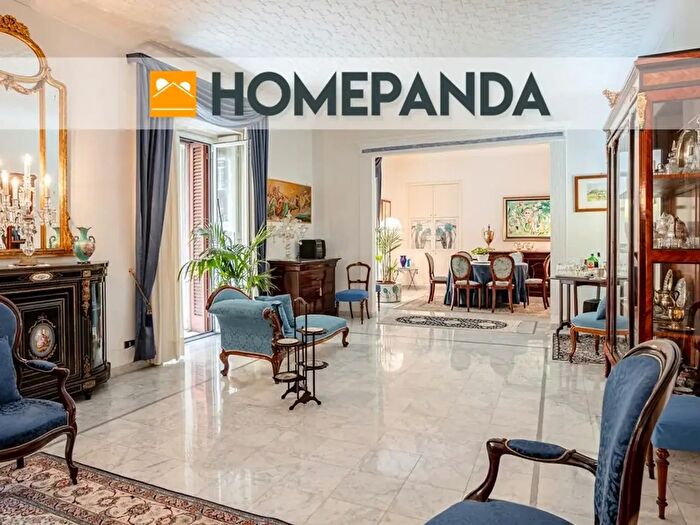 Appartamento con 5 locali in vendita in Via Generale Giordano Orsini, Napoli