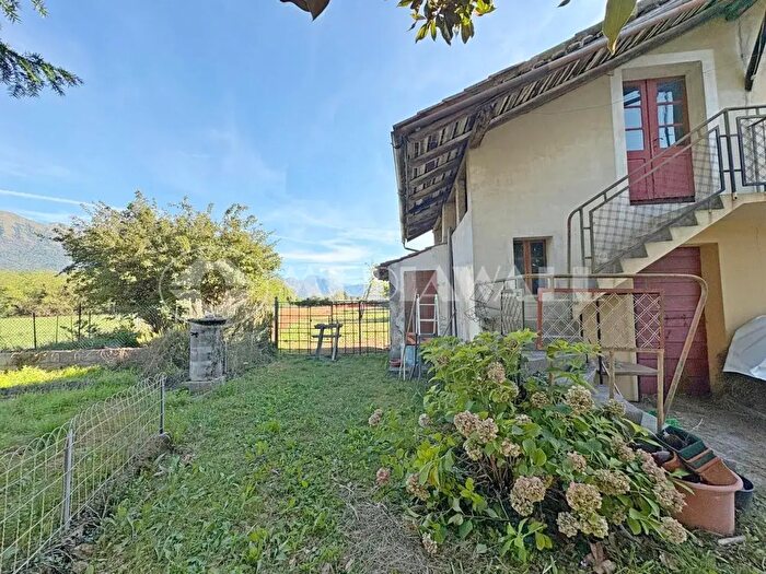 Casa con 14 locali in vendita in Aviano