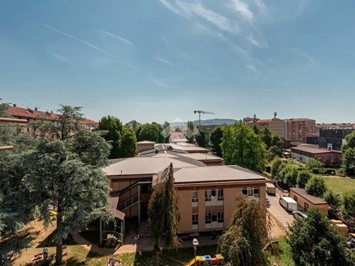 Appartamento trilocale in vendita in Via Malta, Torino