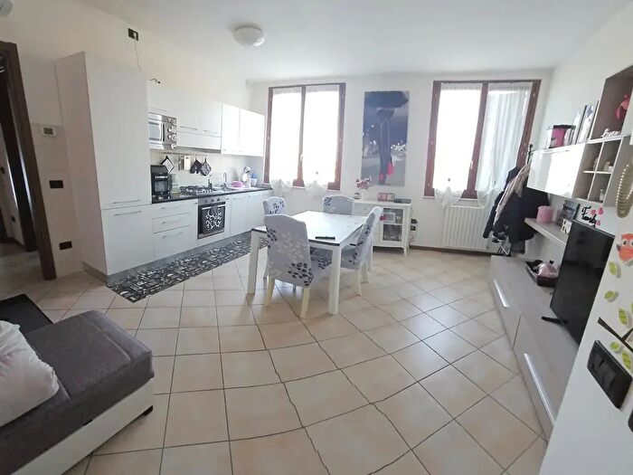 Appartamento bilocale in vendita in Via Strettalunga, Castelverde