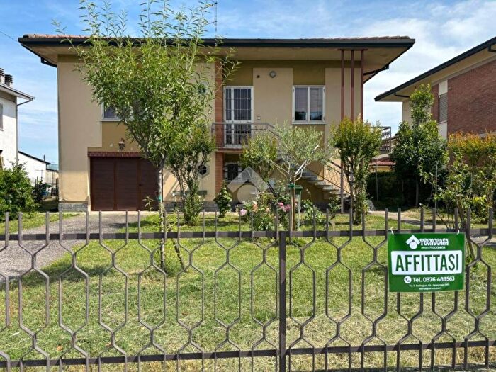 Casa quadrilocale in affitto in Viale Papa Giovanni ventitreesimo, Palidano, Gonzaga