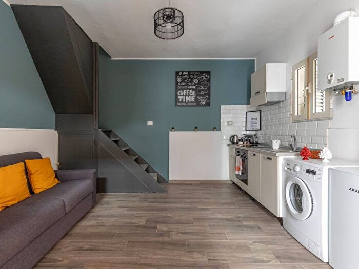 Appartamento trilocale in affitto in Piazzetta Nilo, Centro Storico, Napoli