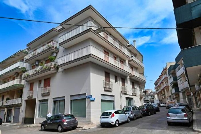 Appartamento con 5 locali in vendita in Via Giacomo Matteotti, Castellana Grotte