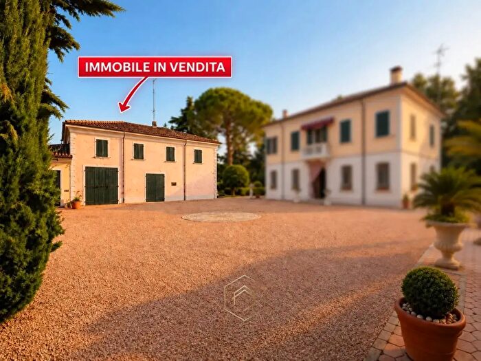 Casa con 6 locali in vendita in Via Ravenna, Ferrara