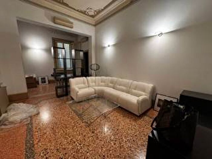 Appartamento quadrilocale in affitto in Largo Porta Bologna, Centro Storico, Modena