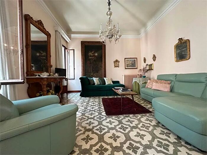 Appartamento con 5 locali in vendita in Venezia