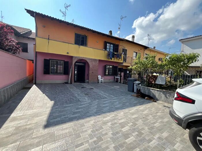 Casa quadrilocale in vendita in Via Gravellona, Vigevano