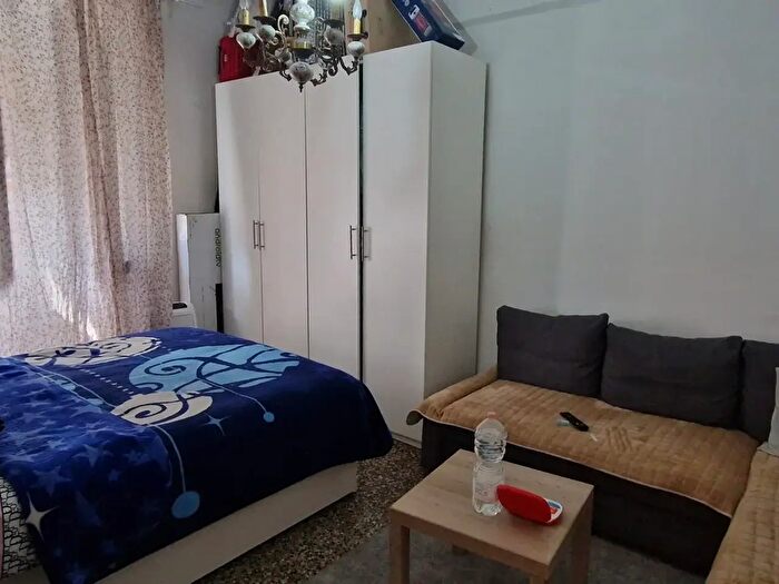 Appartamento trilocale in vendita in Via Vezzani, Genova