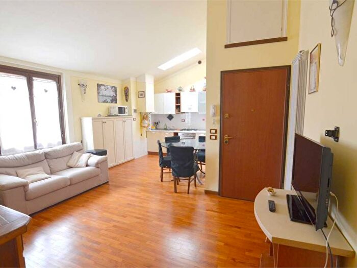 Appartamento trilocale in affitto in Margine Coperta Traversagna, Massa e Cozzile