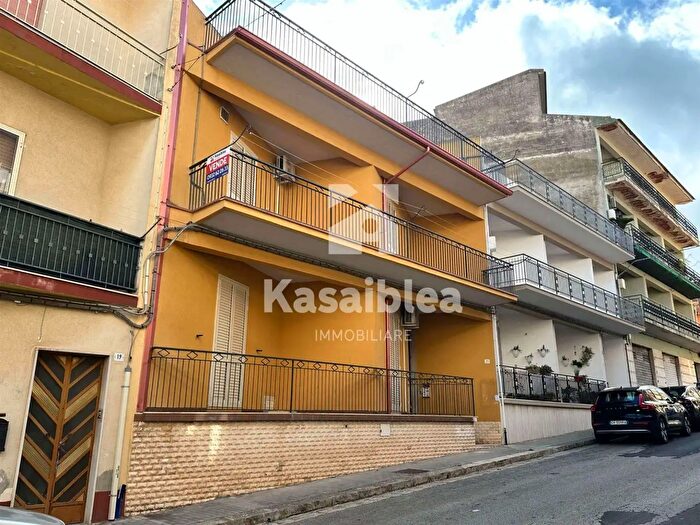 Casa con 8 locali in vendita in Via Campania, Ragusa