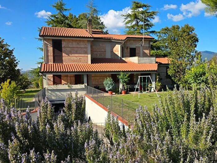 Casa con 10 locali in vendita in Via del Convento, Terni
