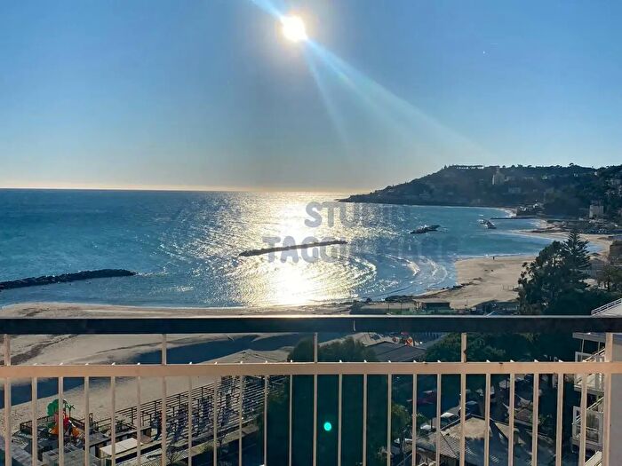 Appartamento con 6 locali in vendita in Via SantErasmo, Taggia