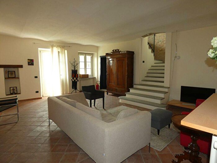 Casa con 5 locali in affitto in Via Vittorio Emanuele, Centro, Castiglione Falletto