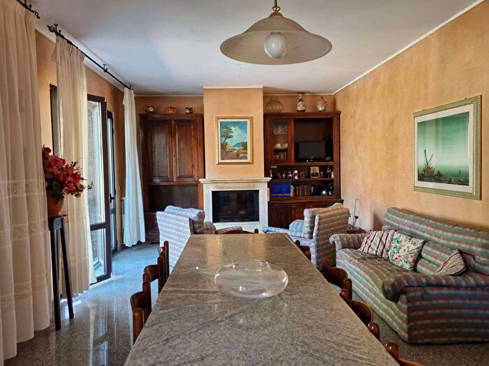 Casa con 10 locali in vendita in Colombella, Perugia