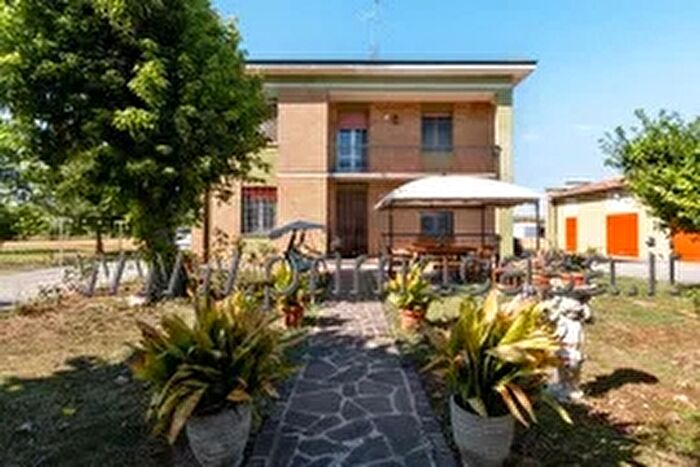 Casa con 6 locali in vendita in Via Gazzoli a, Novi Di Modena