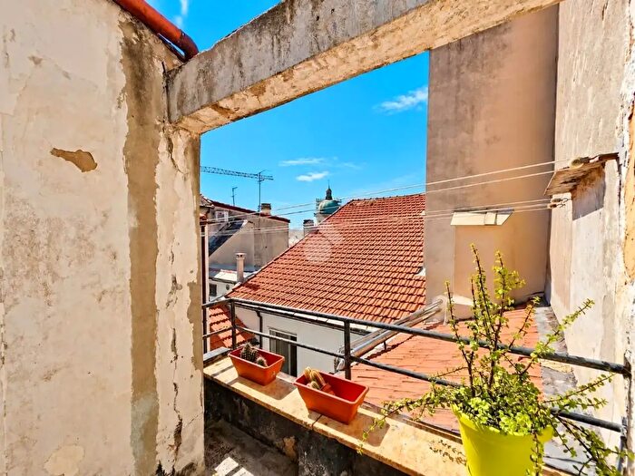 Appartamento con 6 locali in vendita in Via Pia, Savona