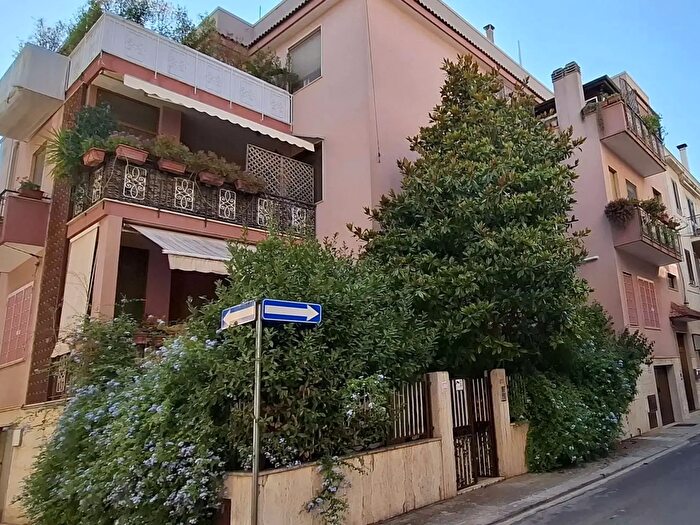 Appartamento con 6 locali in vendita in Conversano