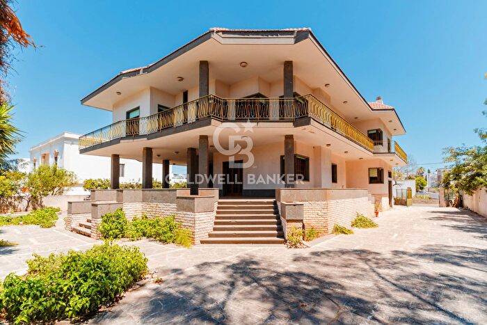 Casa con 12 locali in vendita in Via Roma, PresicceAcquarica