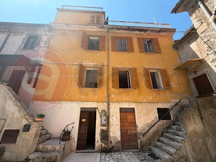 Casa con 8 locali in vendita in Vico Zappettone, Colle San Magno