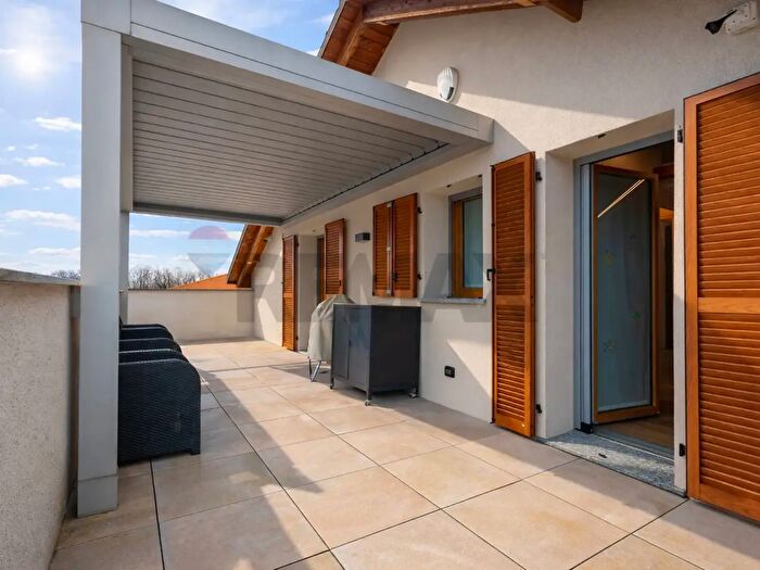 Appartamento quadrilocale in vendita in Via XVII Marzo, Carnate