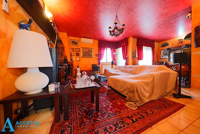 Appartamento trilocale in vendita in Via Enrico Mattei, San Giorgio Ionico