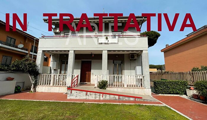 Casa con 6 locali in vendita in Viale dei Promontori, Roma